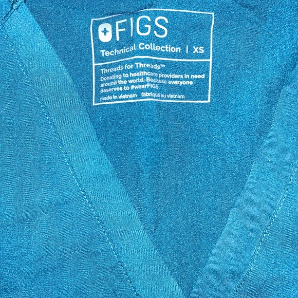 Caribbean blue fig scrub top. Size Xsmall. Casma 3 pocket style - Picture 2 of 3